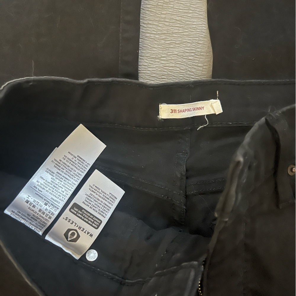 311 Skinny Shaping Jeans - Picture 5 of 8